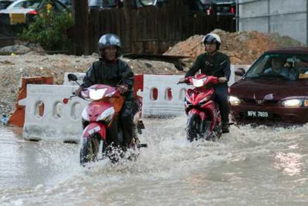 मलेशिया में बाढ़ से मरने वालों की संख्या बढ़कर 47 हुई